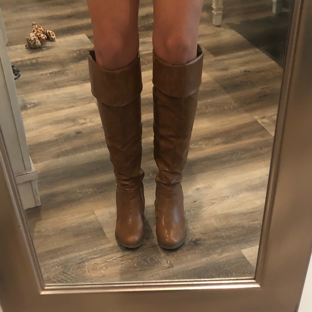 Knee High Brown Boots! Lace up back!